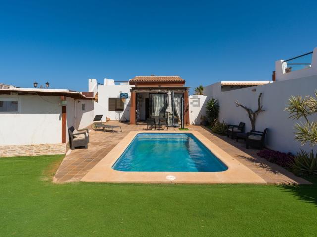 Chalet, Antigua