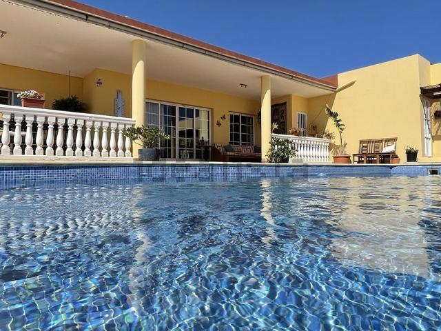 Chalet, Antigua