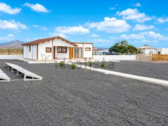 Chalet, Antigua