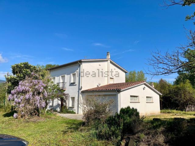 Chalet, Anglès