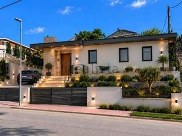 Chalet, Abrera