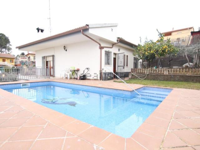 Chalet, Abrera