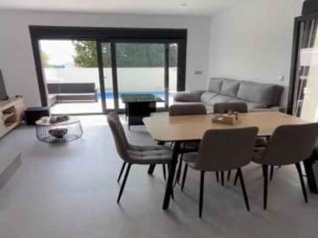 CHALET ADOSADO