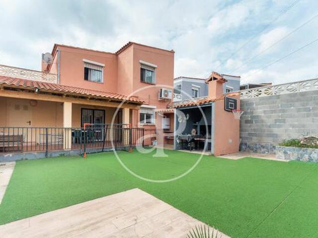 Chalet adosado unifamiliar en la Urb Pla de Aguilo