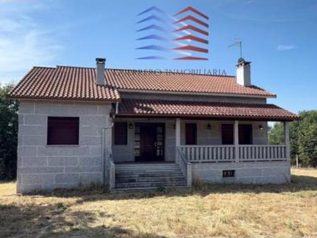 Chalet adosado Venta Amoeiro, Amoeiro