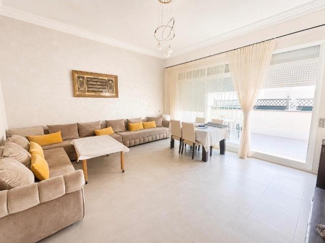 CHALET ADOSADO CON GRAN TERRAZA, SEGURIDAD 24H Y ZONA RESIDENCIAL EXCLUSIVA