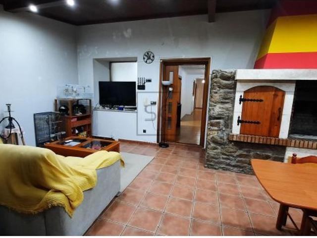 Chalet adosado con finca en Neda