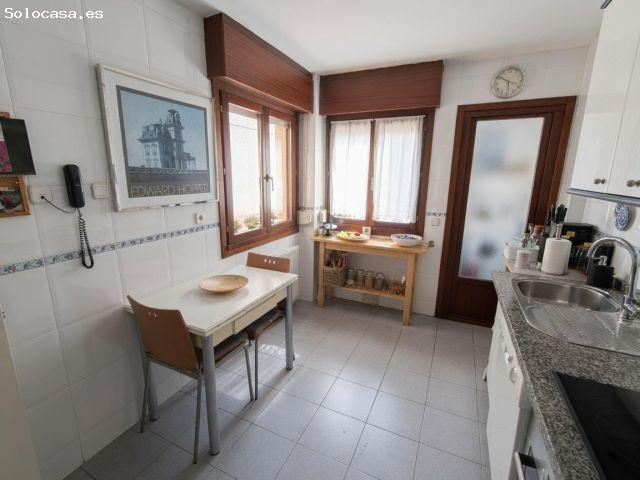Chalet adosado con jardín privado en La Fresneda, una de las urbanizaciones más exclusivas de Asturi
