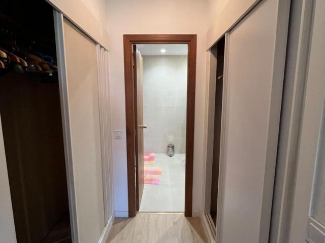 Chalet adosado con jardín privado, piscina y pista de tenis en Las Rozas