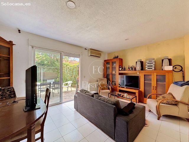 Chalet Adosado con jardín y plaza de parking