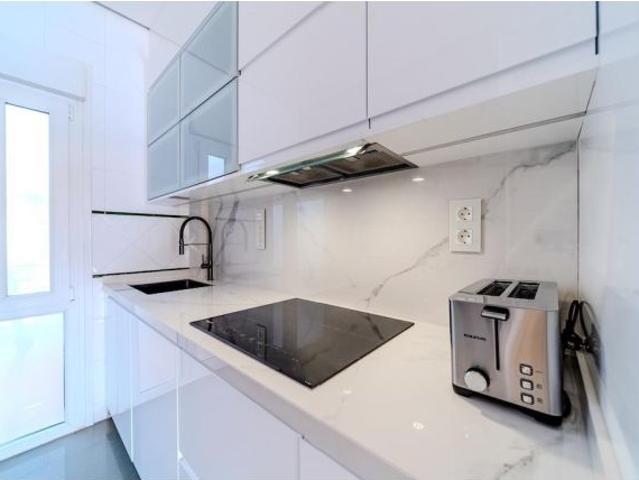 Chalet adosado con piscina privada, vistas al mar y a 200 m de la playa en Agua Marina