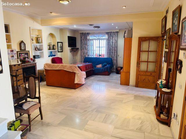 Chalet adosado con piscina privada y sótano