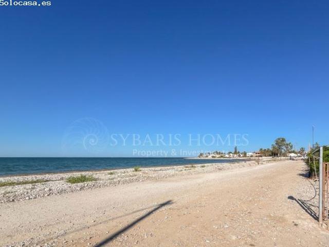 CHALET ADOSADO CON TERRAZA FRENTE AL MAR EN ELS POBLETS