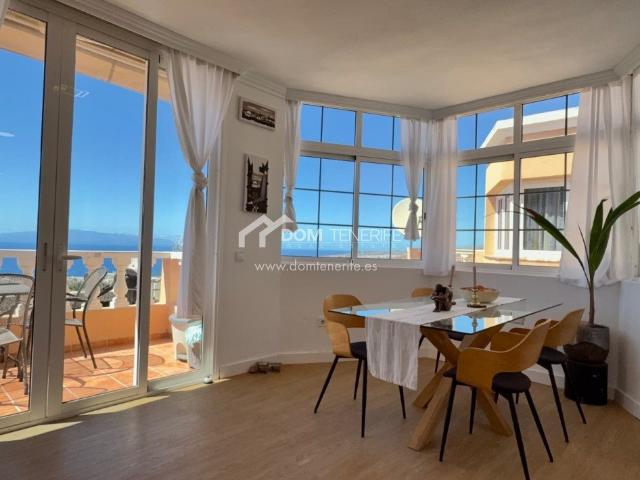 Chalet Adosado de 2 dormitorios en venta en San Eugenio Alto 80m² Adeje