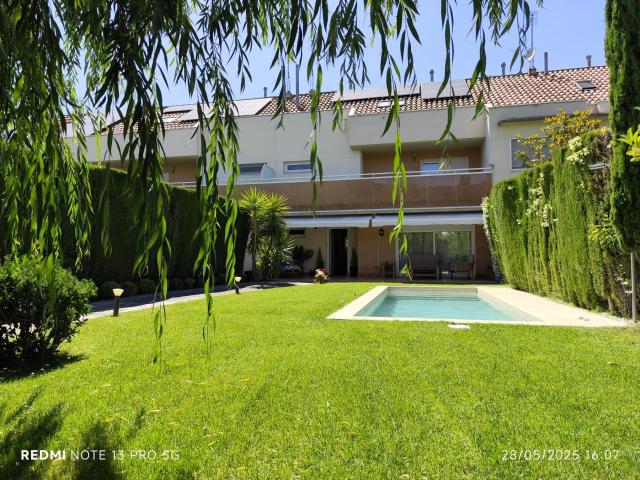 Chalet adosado en Urbanización Fuentes Claras