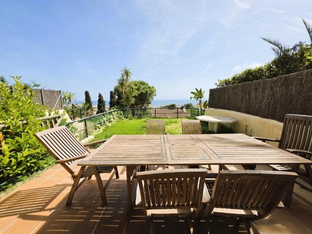 CHALET ADOSADO EN VALLPINEDA, SITGES