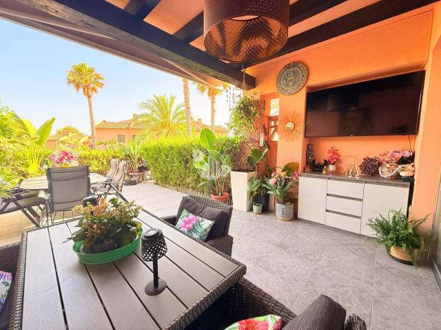 Chalet adosado en venta en Urbanización Golf Bahía