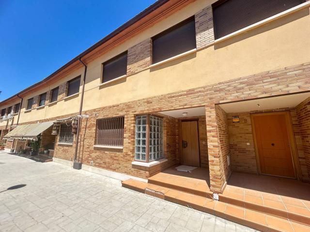 Chalet adosado en venta en Zona de la Estación Cruz Roja