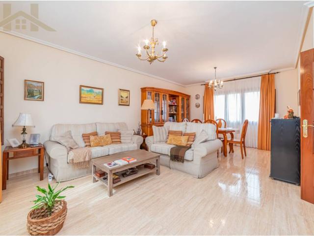 Chalet adosado en venta en Calle Mateo Romero