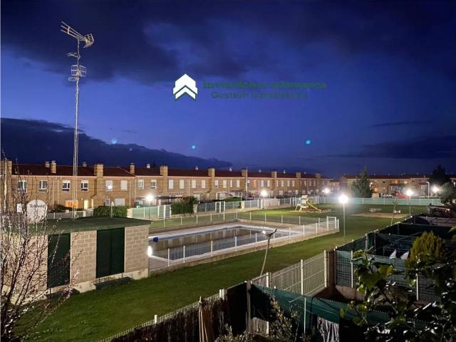 Chalet adosado en venta en Monterrubio de Armuña