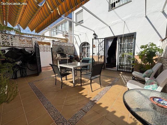 Chalet Adosado en Venta en Pleno Centro de Alhaurín con Piscina y Garaje