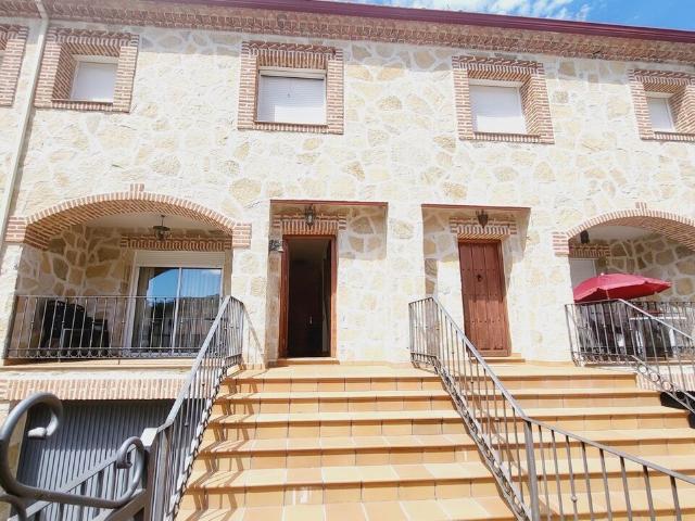 Chalet adosado en venta, Navaluenga, Ávila