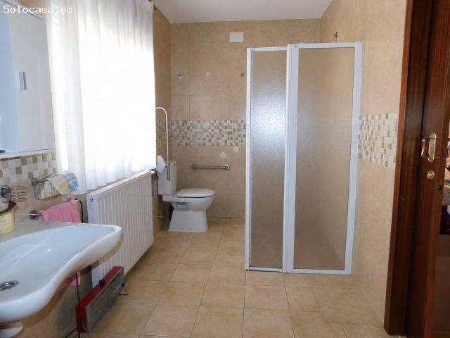 Chalet Adosado en zona Ctra. Ugena, de 5 Dormitorios 3 baños y Patio