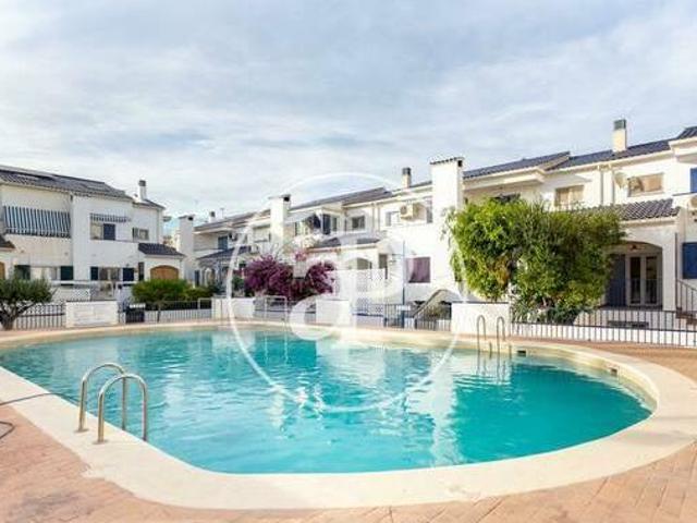 Chalet adosado en alquiler de tres dormitorios en Canet den Berenguer