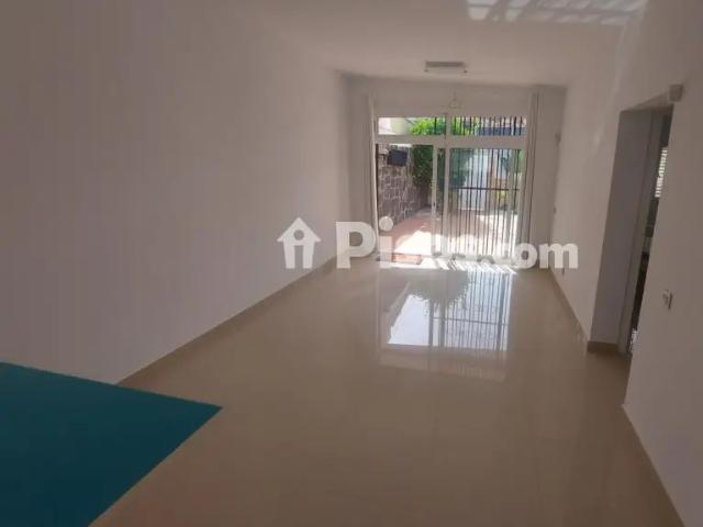 Chalet adosado en alquiler en Avenida de Alemania