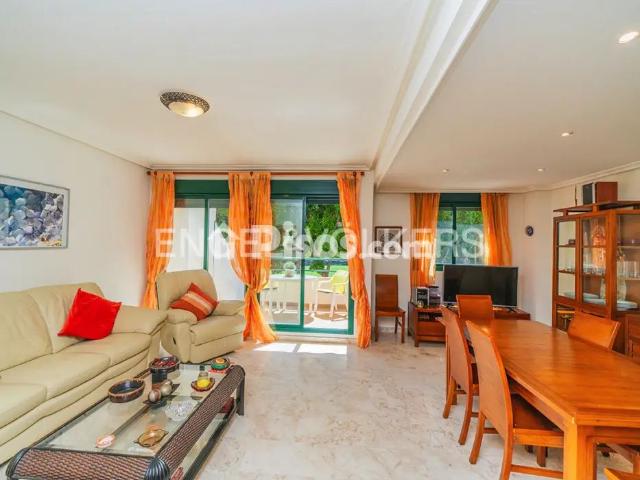 Chalet adosado en alquiler en Calle de Enric Valor, 12