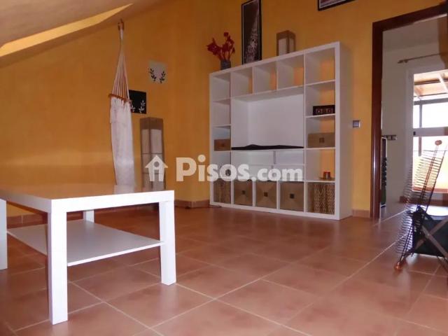 Chalet adosado en alquiler en Calle Hierro