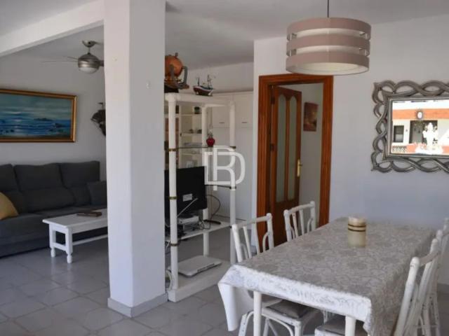 Chalet adosado en alquiler en Calle Las Adelfas