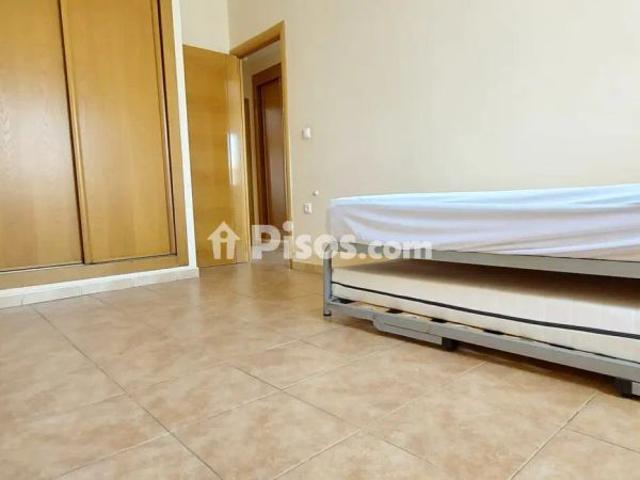 Chalet adosado en alquiler en Corrales