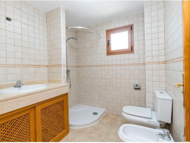 Chalet adosado en alquiler en Son Fuster – 3 habitaciones, 3 baños y amplias terrazas