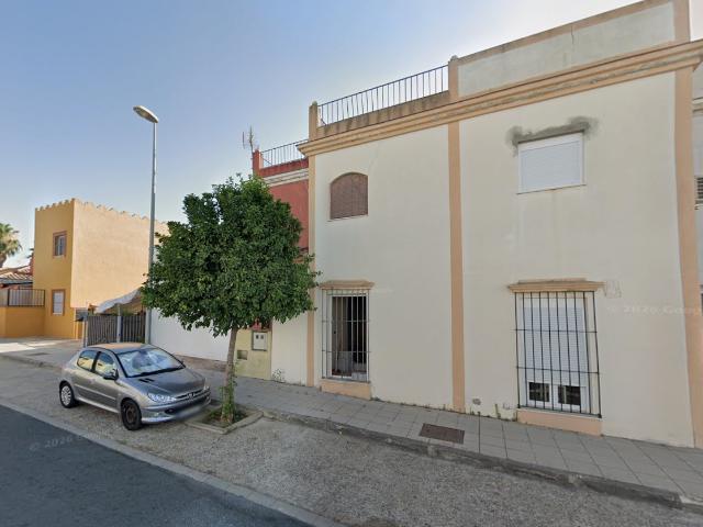 Chalet adosado en Av Carmen Laffon