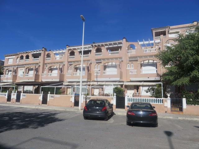 Chalet adosado en Av Portugal Res. Puerto Arrecife I Santa Pola