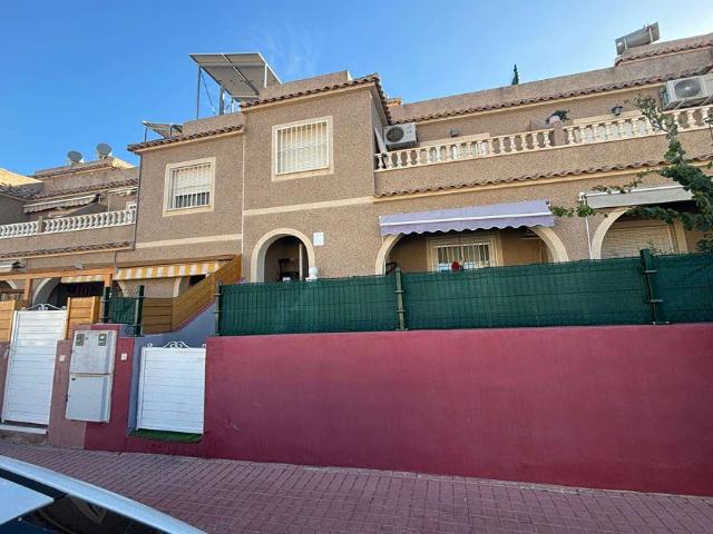 Chalet adosado en C/ Creta
