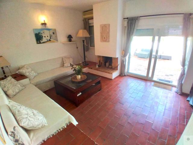 CHALET ADOSADO EN CALA TARIDA