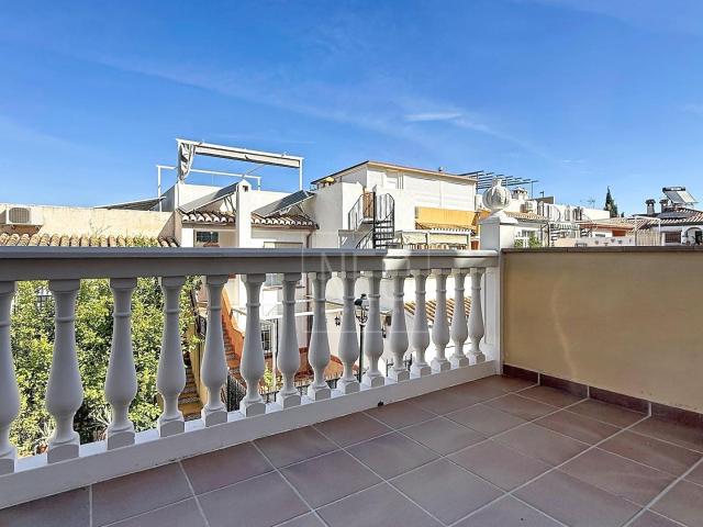 CHALET ADOSADO EN CALLE VELAZQUEZ, CAJAR