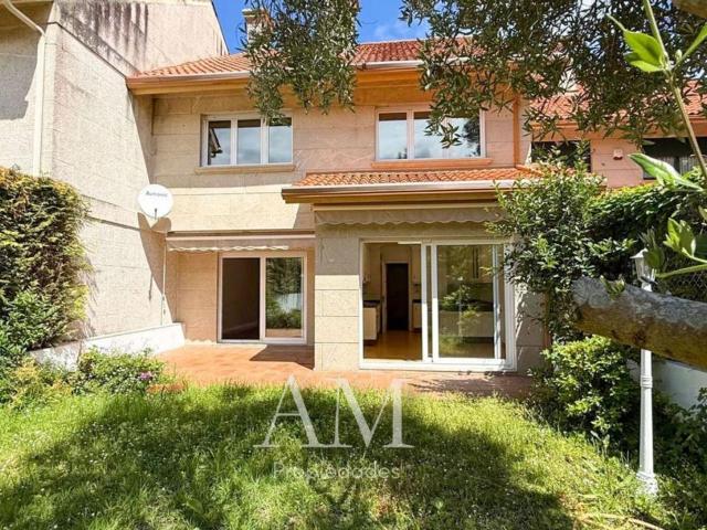 Chalet adosado en calle da Zapateira