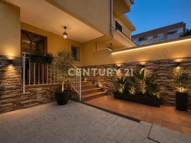 Chalet adosado en Calle Grecia, Recinto Ferial, Málaga