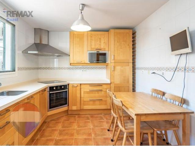 CHALET ADOSADO EN EL CORAZÓN DE BENAGALBÓN