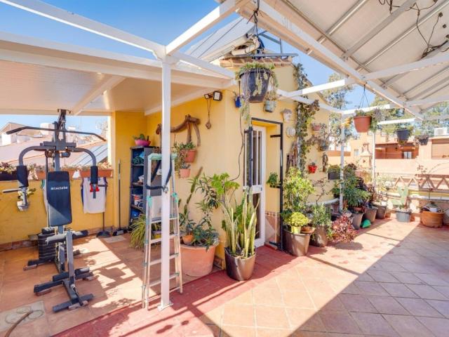 CHALET ADOSADO EN ESQUINA EN LAS LAGUNAS