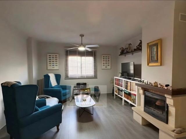 Chalet adosado en esquina en Pizarra, luminoso, amplio y lis. 130m² Pizarra