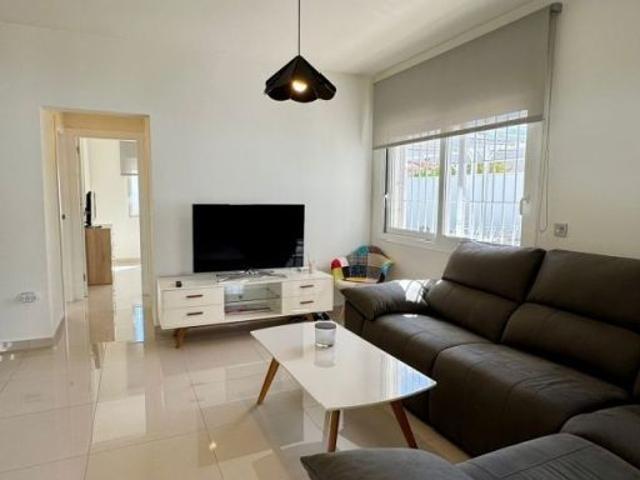 Chalet Adosado en La Torreta con Piscina Privada y Amplia Parcela en Torrevieja