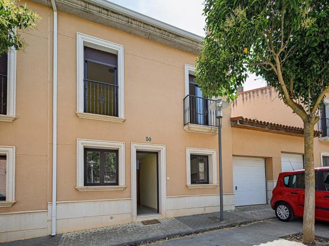 CHALET ADOSADO EN MUCIENTES, 2 PLANTAS, 4 DORMITORIOS Y GARAJE
