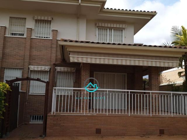 Chalet Adosado en Ravel