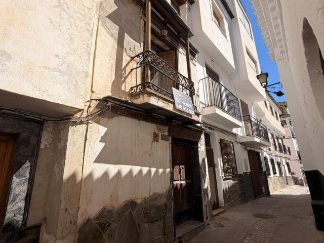 Chalet Adosado en Soportújar Oportunidad de Inversión