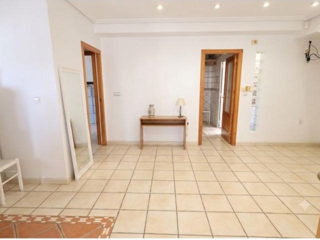 CHALET ADOSADO ESQUINERO CON GRAN PARCELA, SOLÁRIUM Y PISCINA COMUNITARIA EN LOS BALCONES