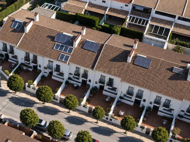 CHALET ADOSADO PREMIUM EN LOS ROSALES CHURRIANA – ¡LISTO PARA ENTRAR A VIVIR!